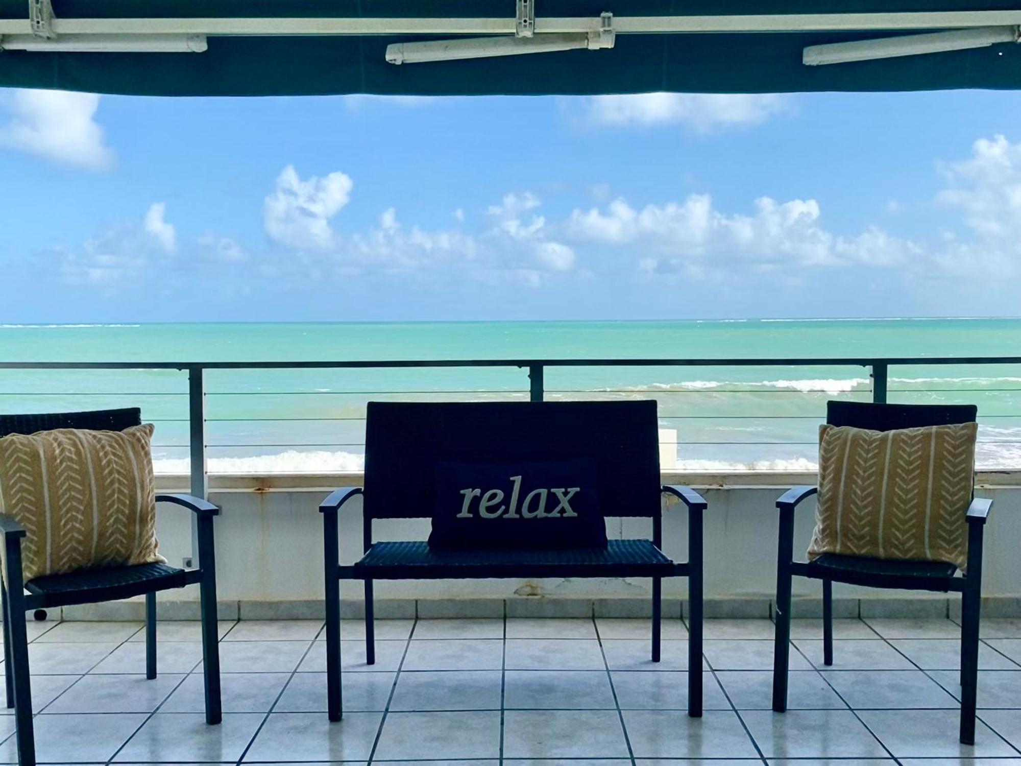 Oceanfront Condo In 卢基约 外观 照片