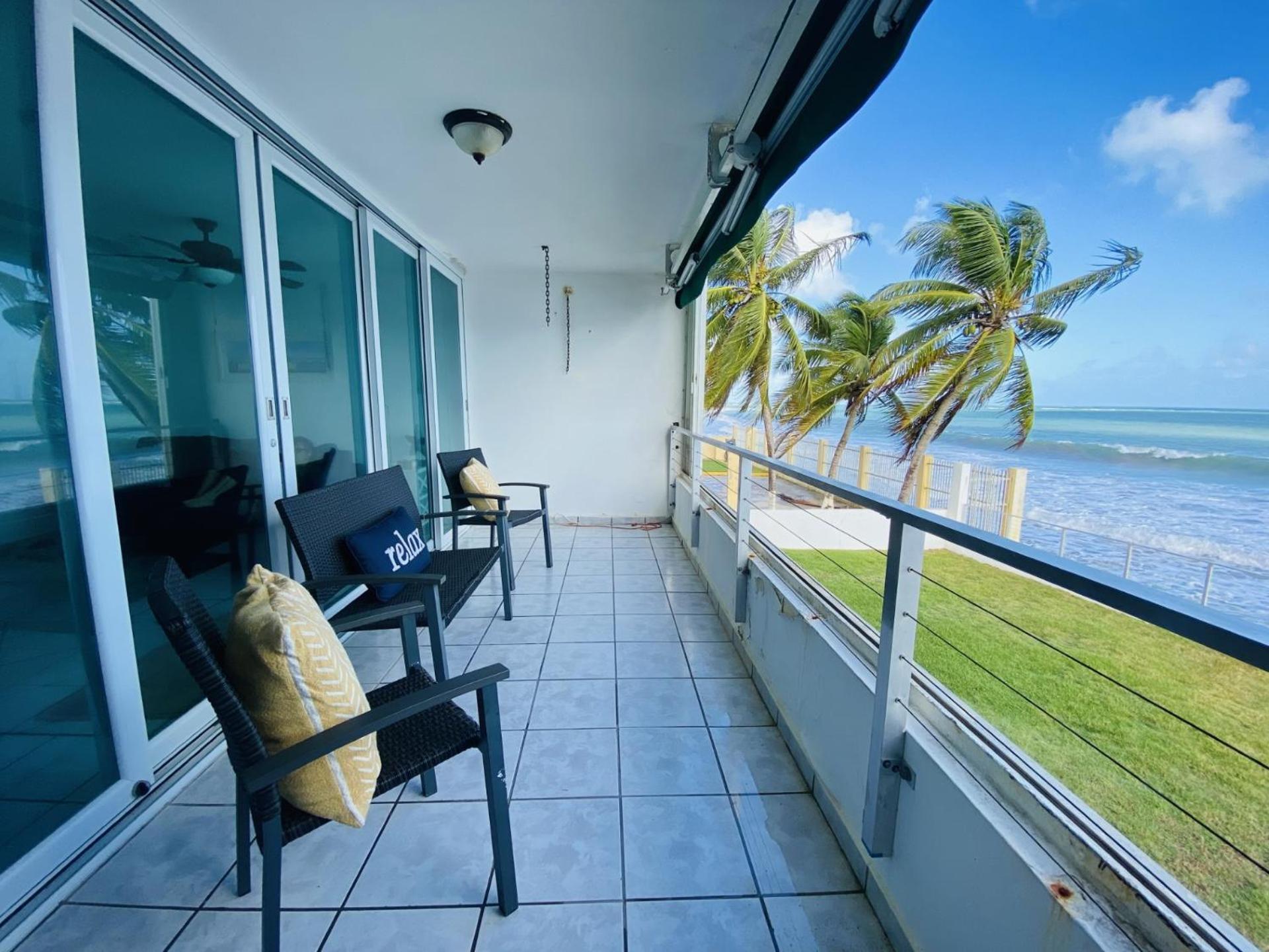 Oceanfront Condo In 卢基约 外观 照片
