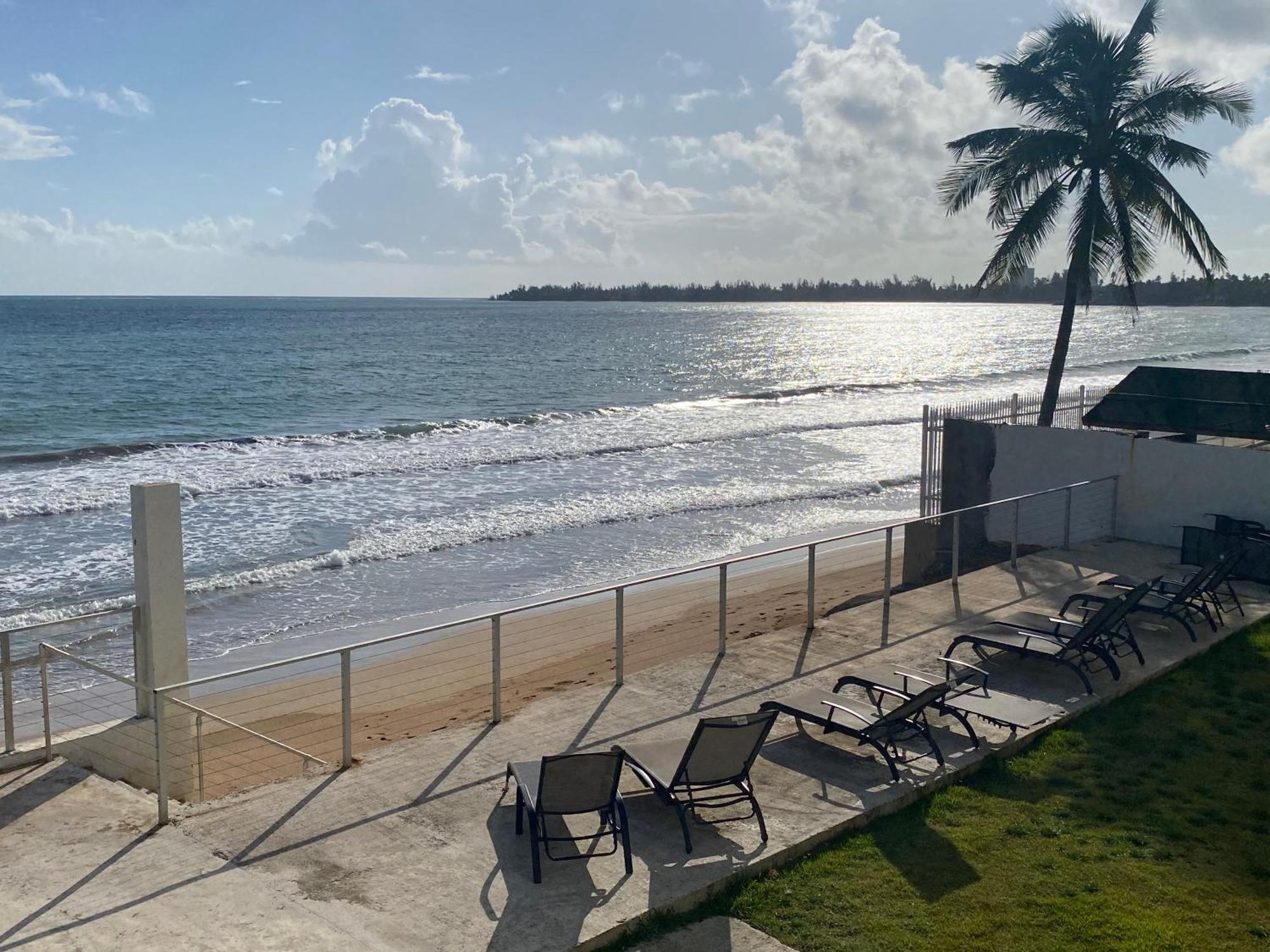 Oceanfront Condo In 卢基约 外观 照片